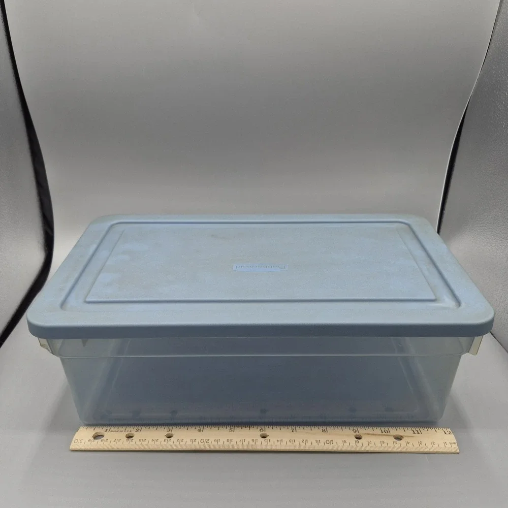 Vintage Rubbermaid 1.54 Gallon‎ Storage Box Blue 701H